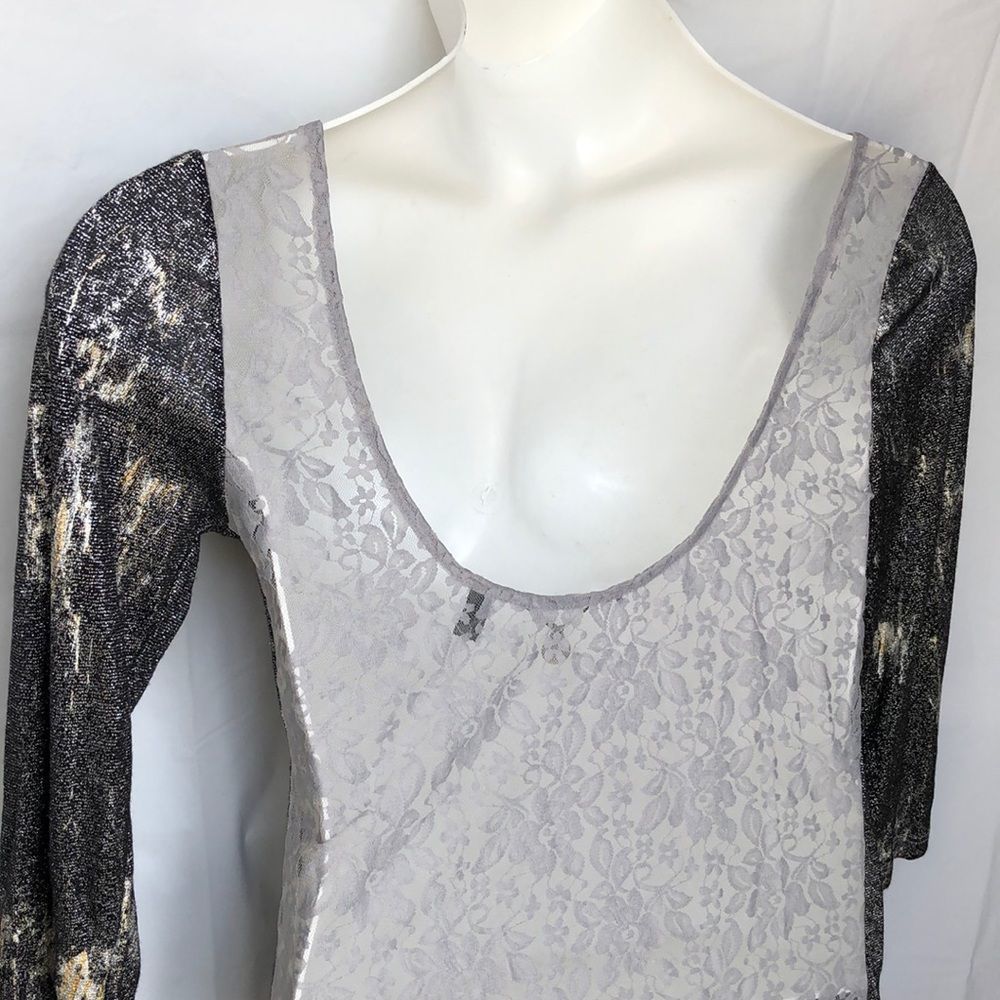 Buckle BKE Boutique shimmering lace blouse size Lg - Picture 7 of 8